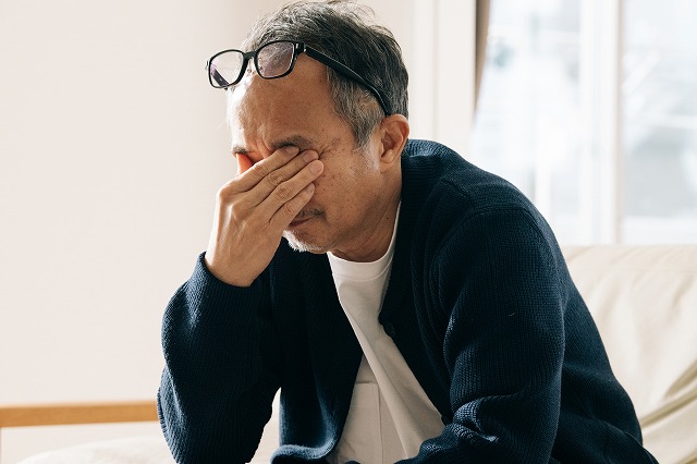 視界が暗く見える